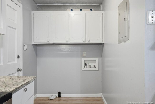 Building Photo - 815 Bedrock Dr