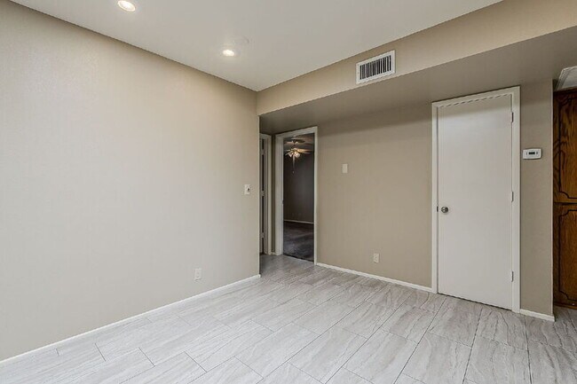 Building Photo - 4328 E Capri Ave