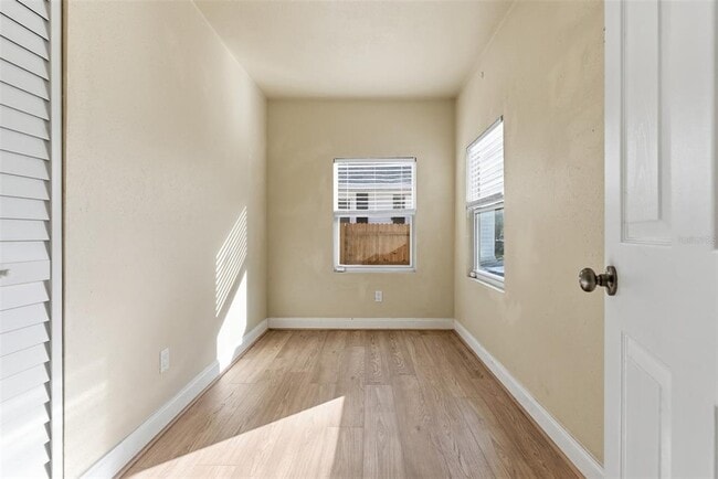 Building Photo - 1302 E Louisiana Ave