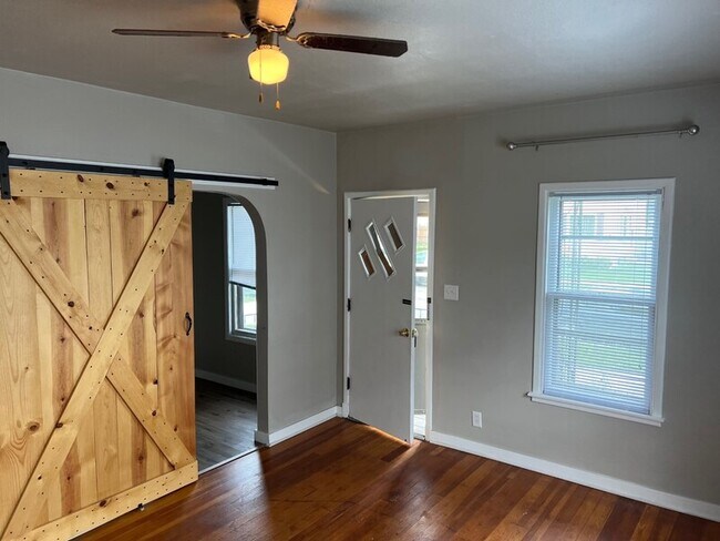 Building Photo - 2012 Madison St