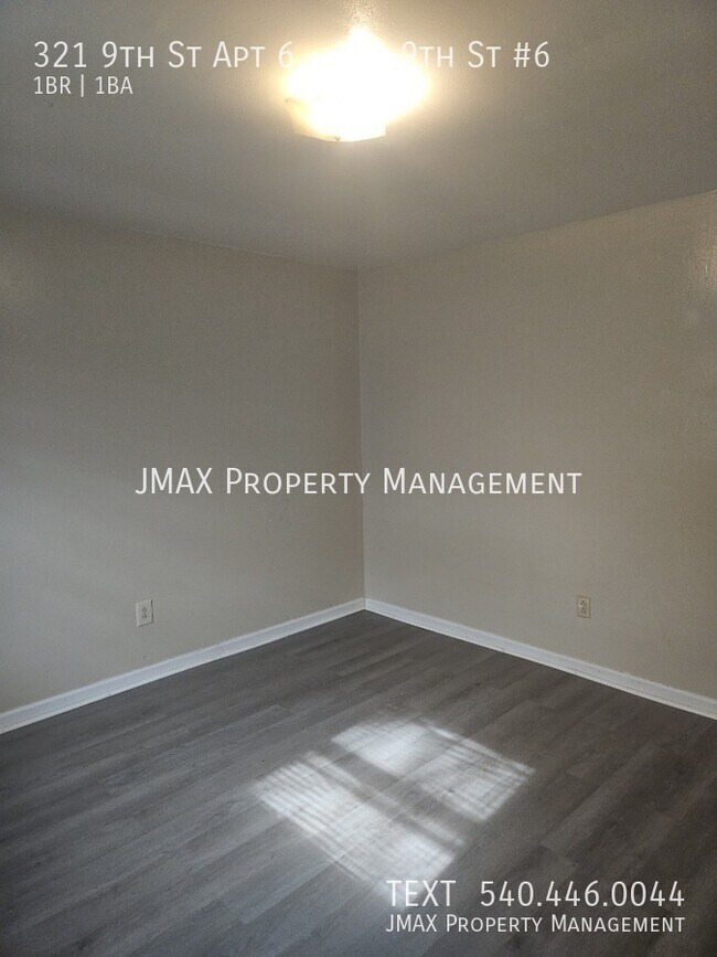 Building Photo - 321 9th St