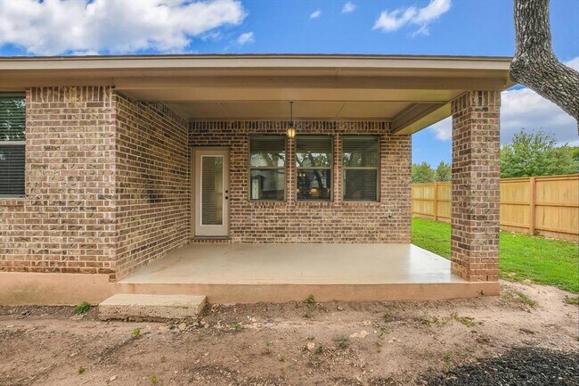 Building Photo - 2213 Lookout Range Dr