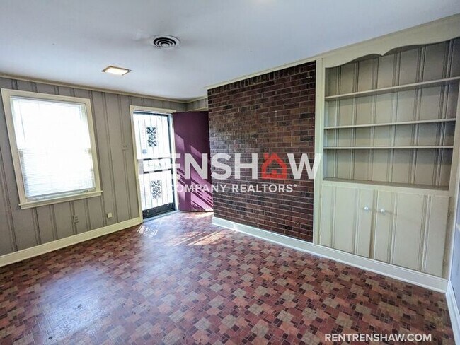 Building Photo - Convenient, 3/2 Home In East Memphis Now A...