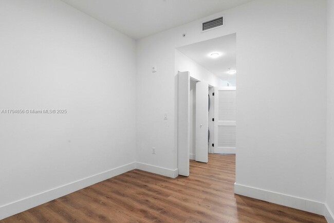 Building Photo - 7435 SW 61st Ave
