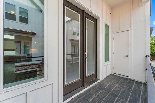 Building Photo - 954 Fisher St