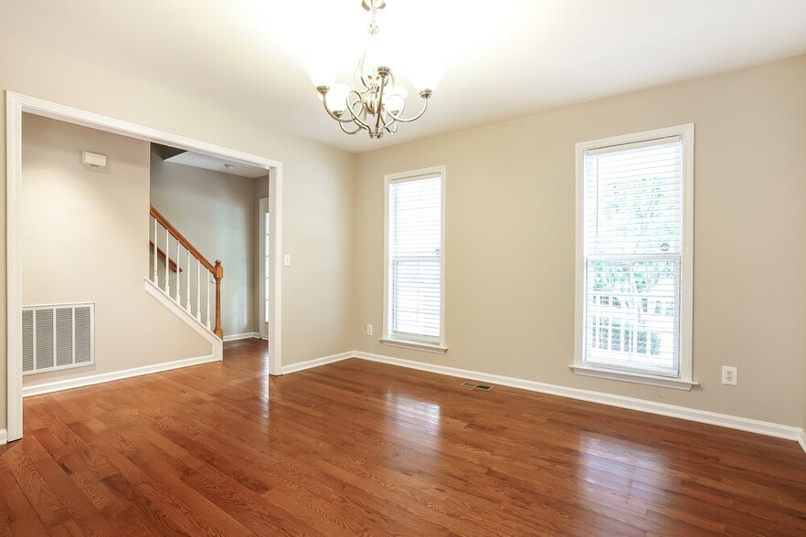 Building Photo - 6412 Willowlawn Dr