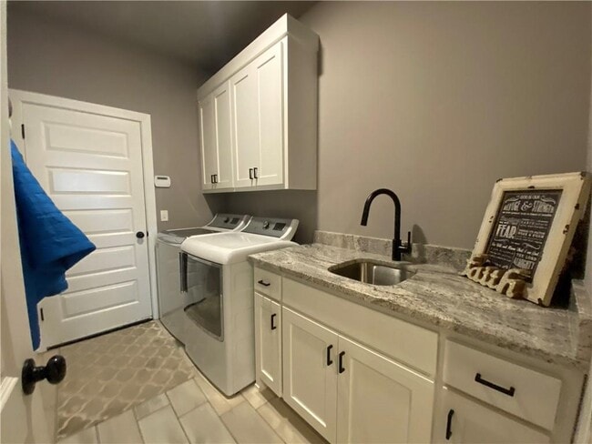 Building Photo - 300 Waterfall Ln