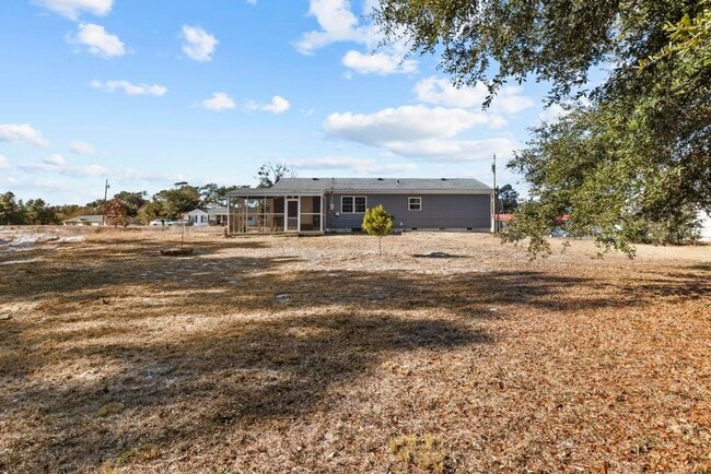 Building Photo - Newly Remodeled Hubert Home