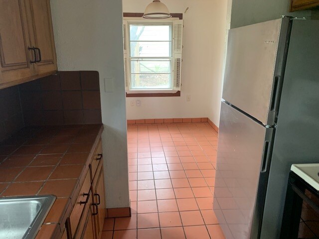 Building Photo - 7635 High Dr