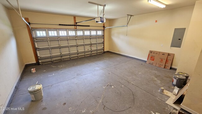 Building Photo - 714 Savannah Dr