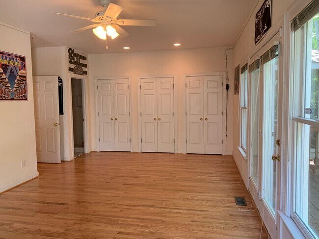 Building Photo - 311 Columbia Pl E