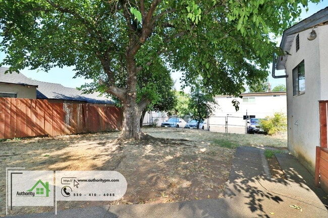 Building Photo - 1830 Rosaline Ave