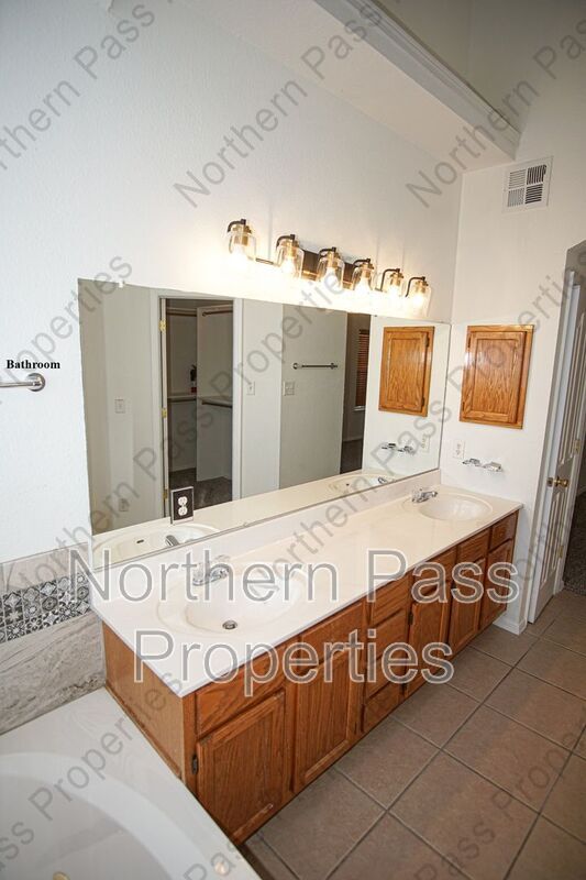 Building Photo - 12941 Tierra Salas Dr