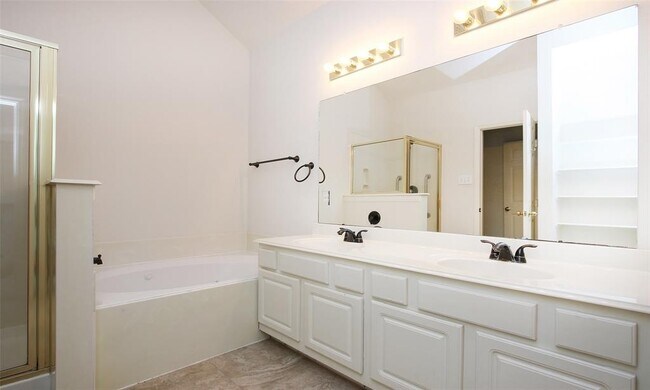 Building Photo - 130 N Magnolia Pond Pl