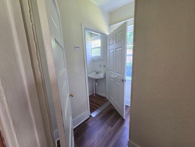 Building Photo - Lower 3 bedroom unit