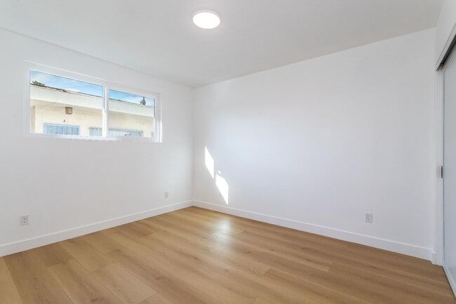 Building Photo - 713 New Depot St