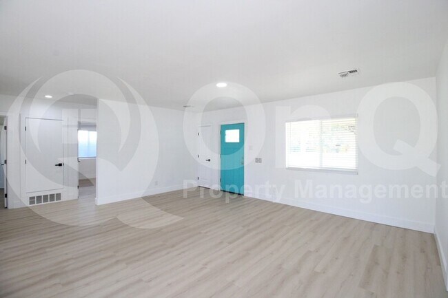 Building Photo - 4148 N 15th Ave