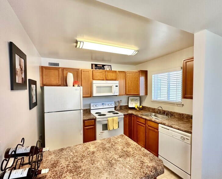 Building Photo - Windsor Lake Apartments