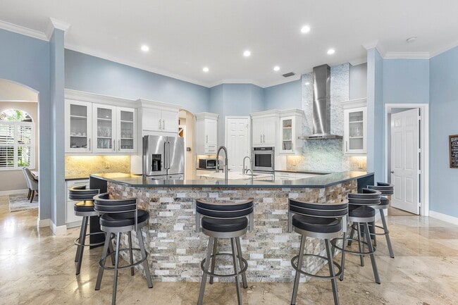 Building Photo - 4675 Manderly Dr