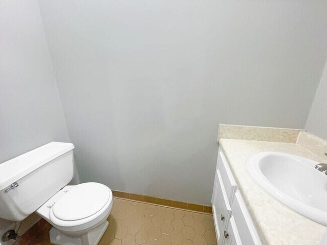 Building Photo - 3414 Kensington Ct