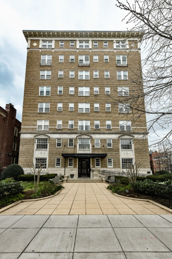 Building Photo - 1750 16th St NW