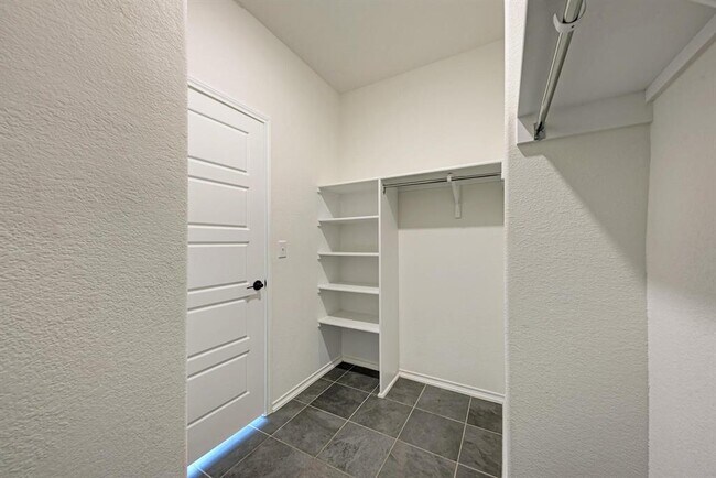 Building Photo - 18600 Golden Eagle Way