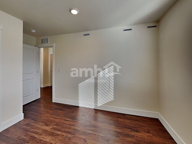 Building Photo - 1281 E Old Mesquite St