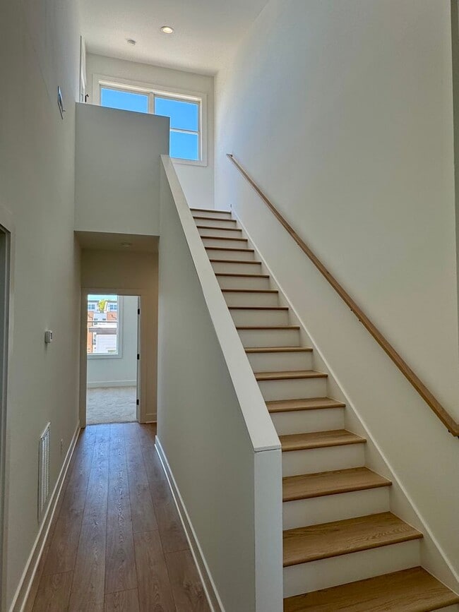 Building Photo - 1408 Sawyer Rd