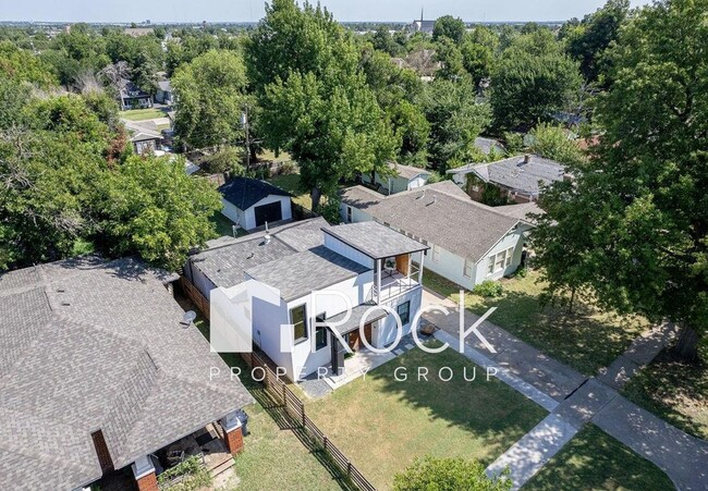 Building Photo - Contemporary 2 Bedroom plus Office/Bonus Room with Loft near Uptown and Plaza Districts   ~One Mo...