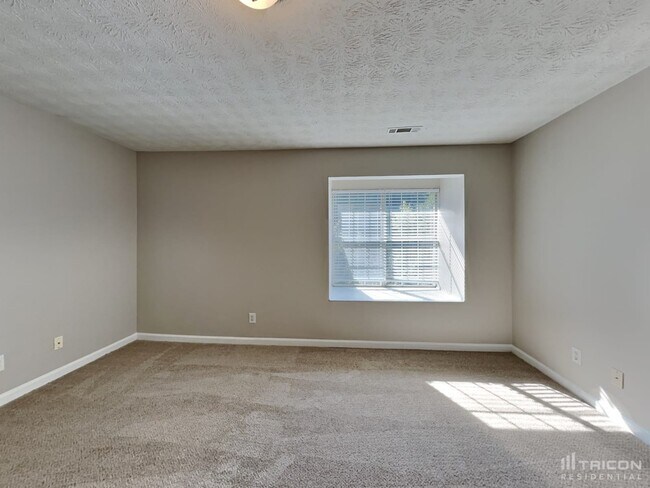 Building Photo - 150 Woodlake Dr