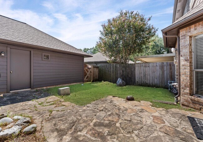 Building Photo - 2118 Gemini St