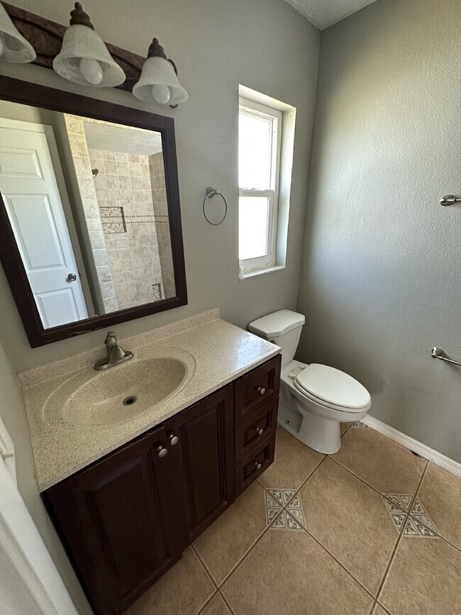 Building Photo - Updated 2 Bedroom, 2 Bathroom Home with St...