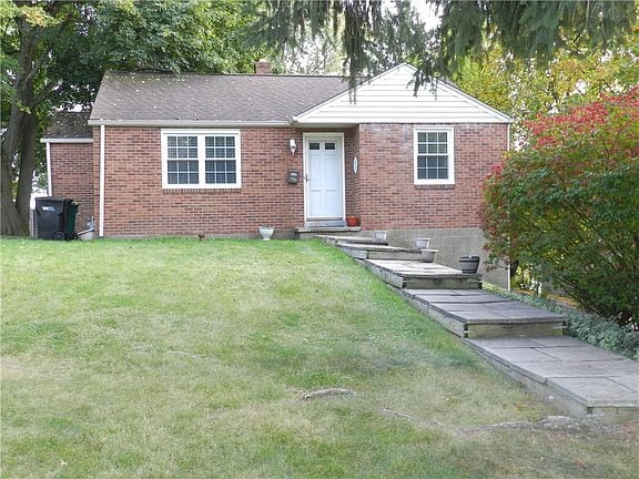 Building Photo - 7918 Roderick Dr