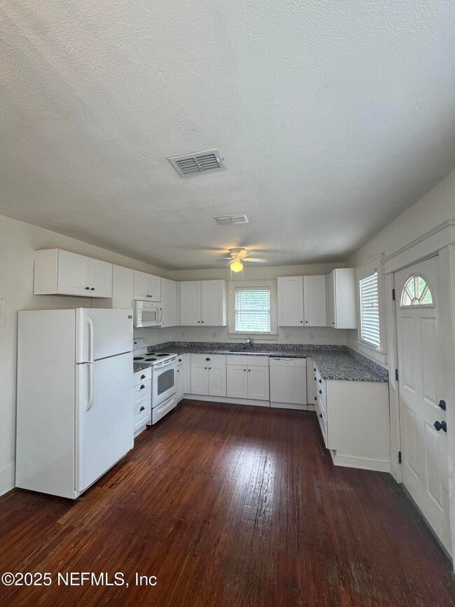 Building Photo - 2778 Herschel St