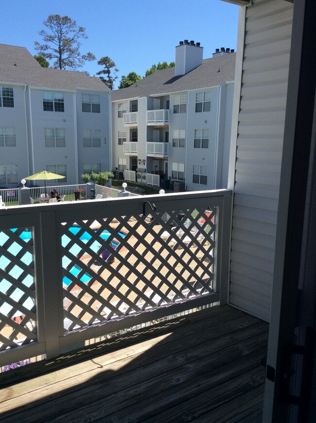 Building Photo - Beautiful Condo Just 3 Blocks from Oceanfront!
