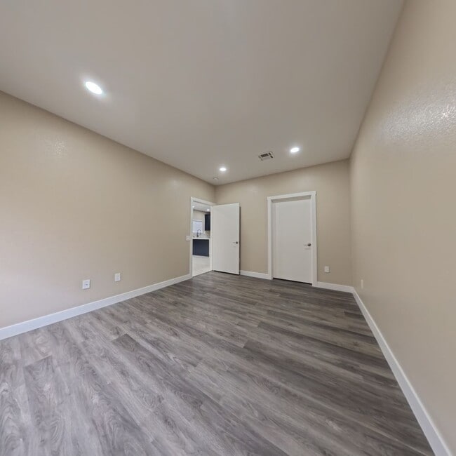 Building Photo - 8725 W Flamingo Rd