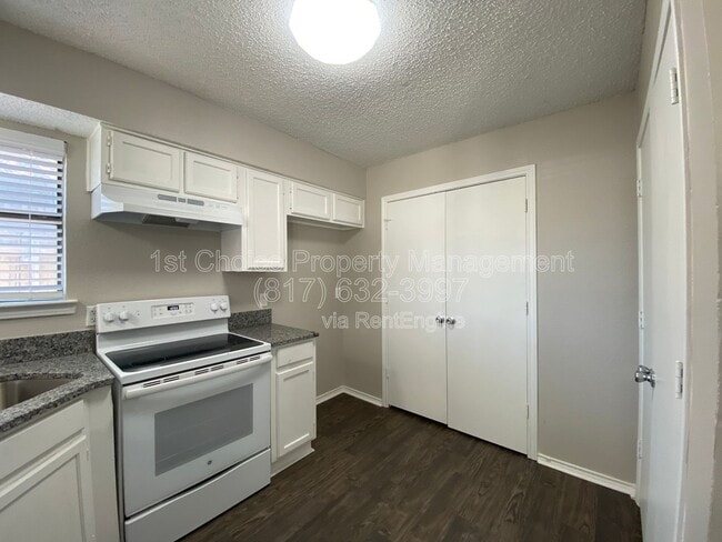 Building Photo - 6706 Crestmont Ct