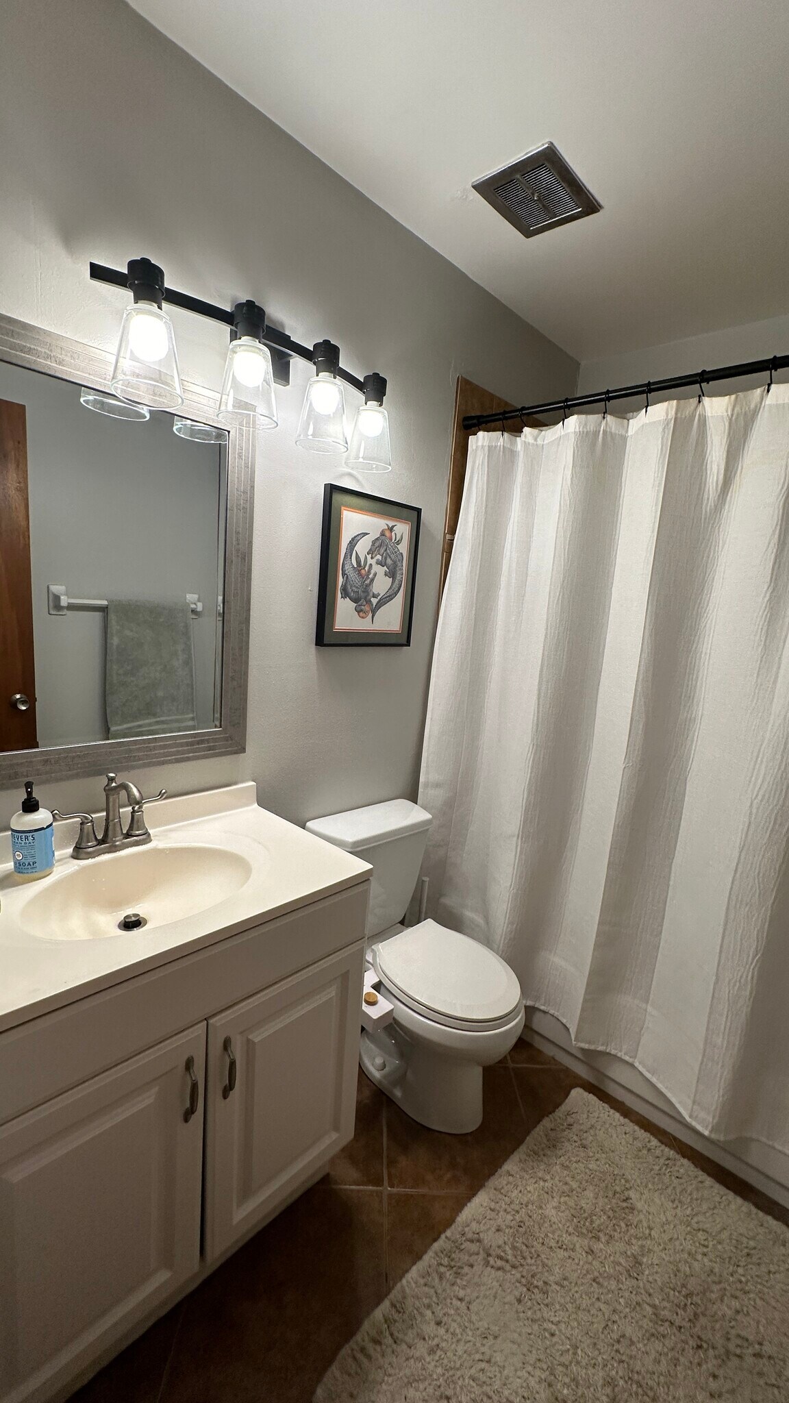 Building Photo - 132 W America St