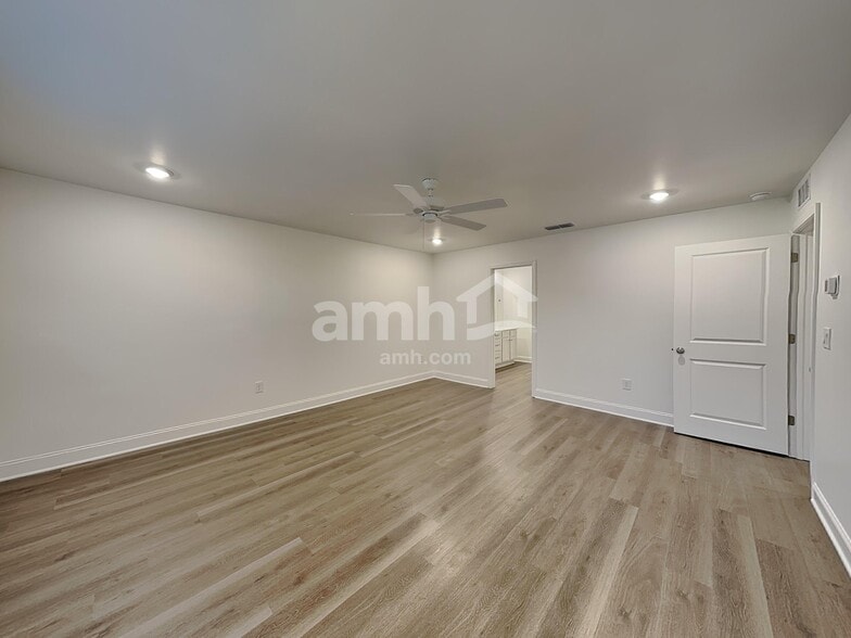 Building Photo - 1498 Aquamarine Dr