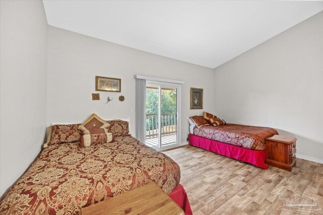 Building Photo - 3345 E Lloyd St