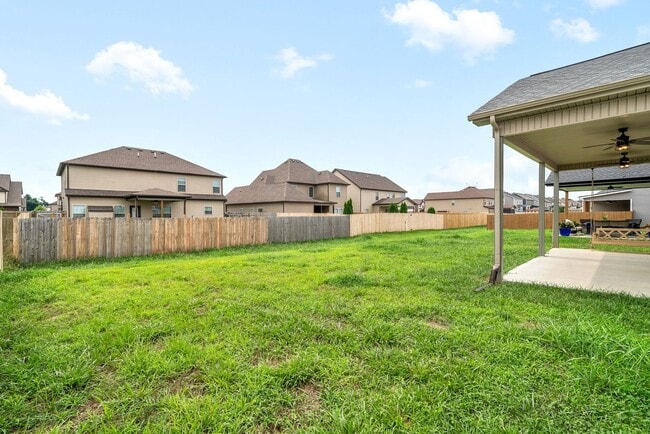Building Photo - Dog Friendly Four Bedroom Near I24!