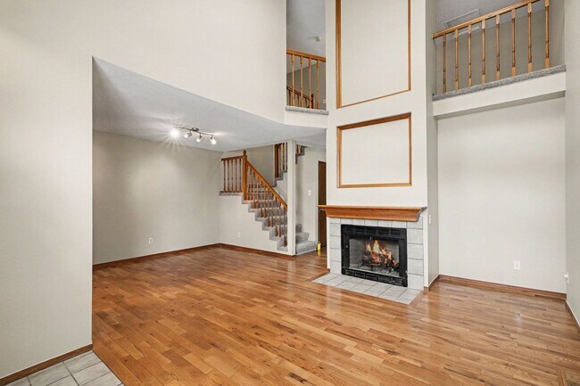 Building Photo - Beautiful Littleton Townhome | 2 Bed + 3 Bath | Nearly 2,000 Sq Ft | Prime Location