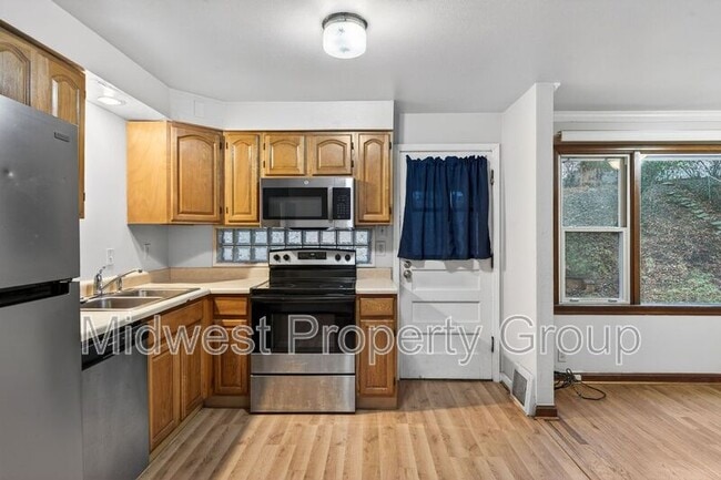 Building Photo - 1015 Avant Dr