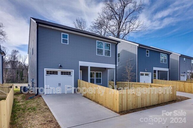 Building Photo - 1233 Eastway Dr
