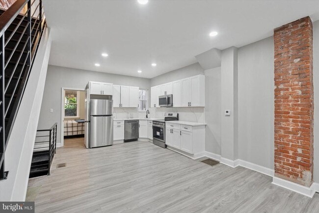 Building Photo - 1323 N 28th St