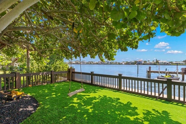 Building Photo - 819 Bay Esplanade