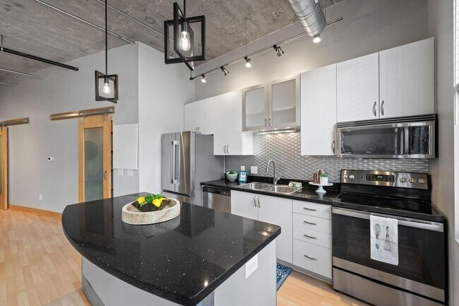 Building Photo - 918 N 3rd St