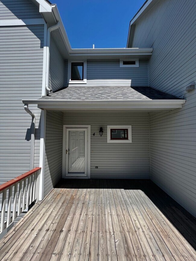 Building Photo - 3 Bed, 3 Bath Townhome in Fort Collins!