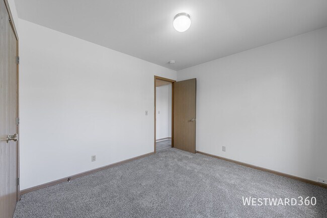 Building Photo - 915 Spiros Ct
