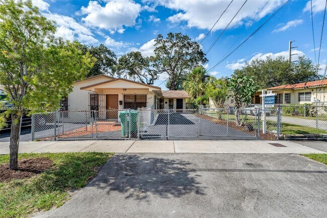 Building Photo - 1048 NW 32nd Pl